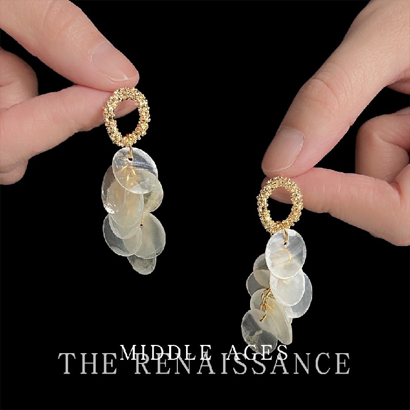 Vintage light antique French style long round shell tassel earrings with elegant temperament and design sense for women’s earrings