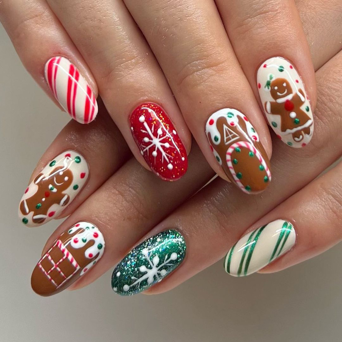 Christmas collection: Wearing nail art, Christmas fruit gingerbread man, Chocolate House, fake nail pads